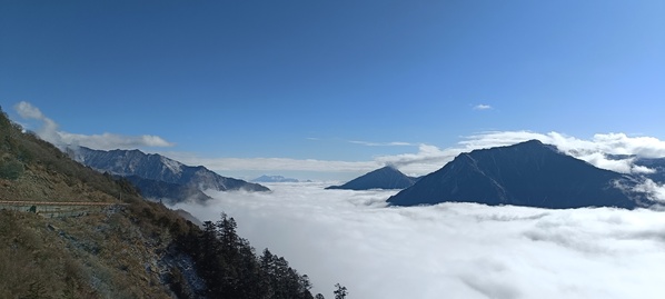 看云端 摄影：刘应军.jpg