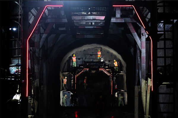 新时代工人 顾轩摄影.png