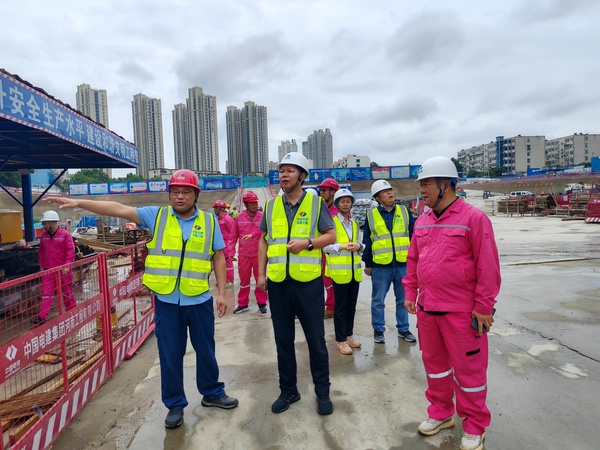 河南工程刘长龙带队前往郑州西十里铺项目开展雷霆行动检查(1)(1).jpg
